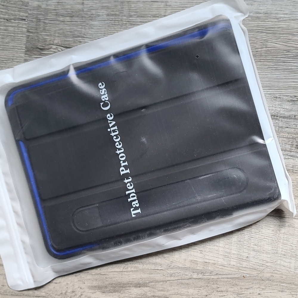 IPad 10.2 case Blue/Black NWT